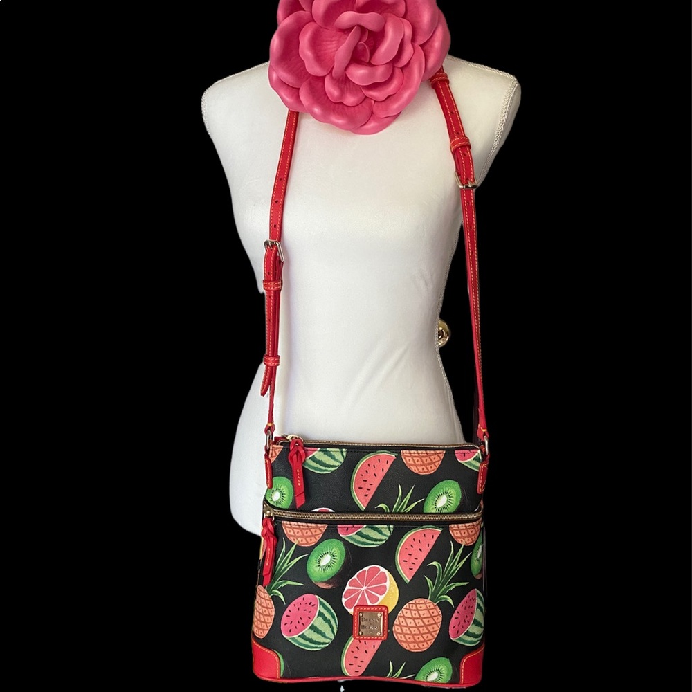 🍊🍉🍍🥝Dooney and Bourke Crossbody